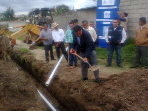 Calpulalpan: Bajo programa “Una Obra por Día” Inician construcción de Red de Agua Potable en Santiago Cuaula imagen 6