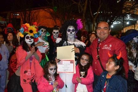 Un éxito resultó la Noche de Disfraces organizada por Rafa Coca imagen 1