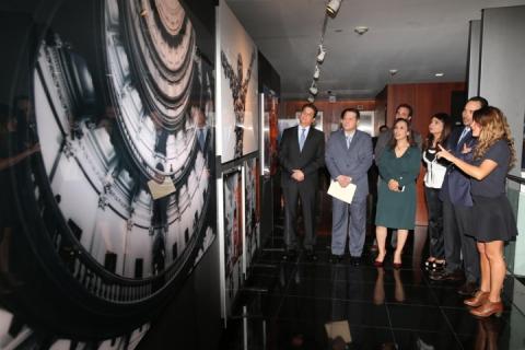 Asiste Adriana Dávila a exposición fotográfica “Arte Urbano” inaugurada en el Senado imagen 3