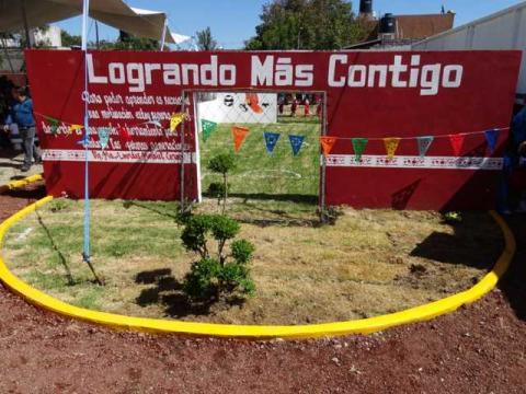 Inauguran cancha de futbol en jardín de niños de Teolocholco imagen 1