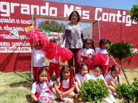 Inauguran cancha de futbol en jardín de niños de Teolocholco imagen 2