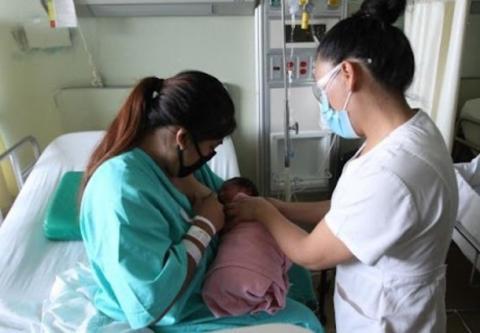 Recomienda IMSS que mujeres embarazadas se vacunen contra COVID-19