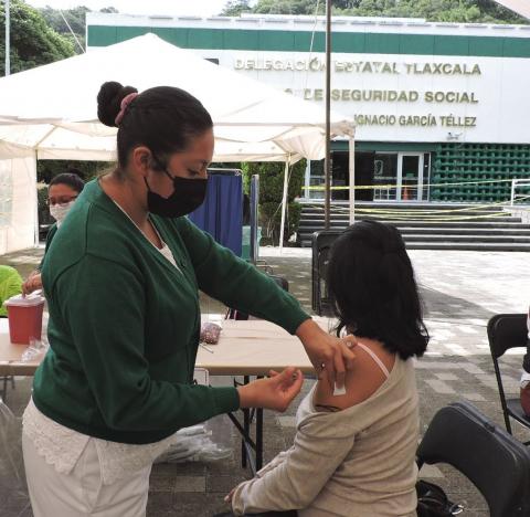 Participa IMSS Tlaxcala en vacunación contra COVID-19 a médicos del sector privado imagen 3