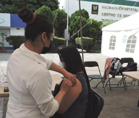 Participa IMSS Tlaxcala en vacunación contra COVID-19 a médicos del sector privado imagen 2
