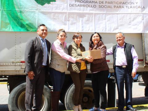 Llegan 4008 litros de leche en beneficio de las familias de Tetla de la Solidaridad