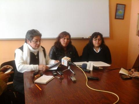 Cárcel a exfuncionarios, no dinero, pide madre de niña en caso DIF Sanctorum