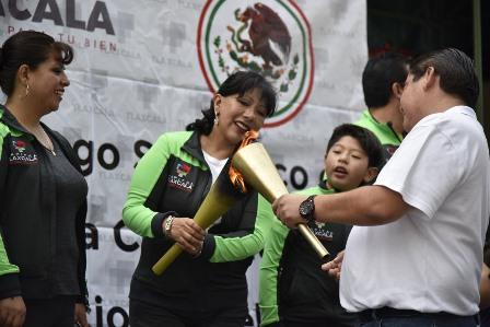 Entrega Anabell Ávalos Fuego de Independencia a comunidades imagen 2