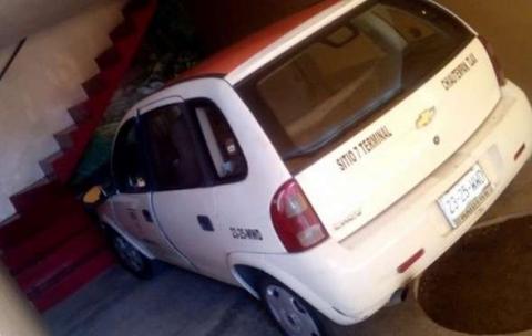 Recuperan policías de Chiautempan taxi robado en motel