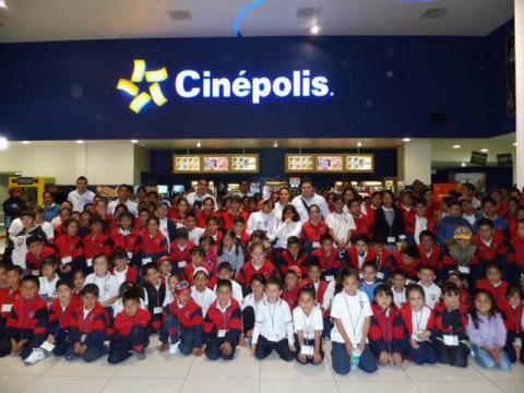 Grupo Juvenil Tlaxco en Movimiento suma ya 1200 los niños asistentes a salas de Cinépolis imagen 2