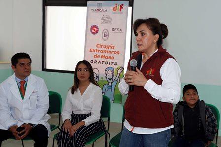 Sandra Chávez encabeza jornada de cirugía extramuros de mano imagen 3