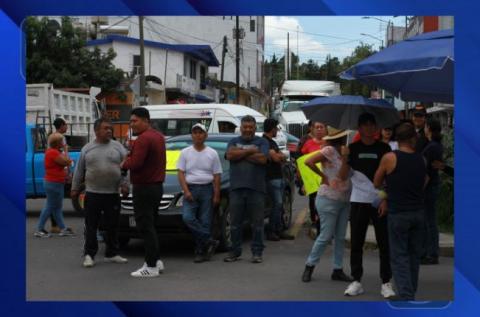 Cierran vecinos el bulevar Ocotlán, por falta de energía eléctrica