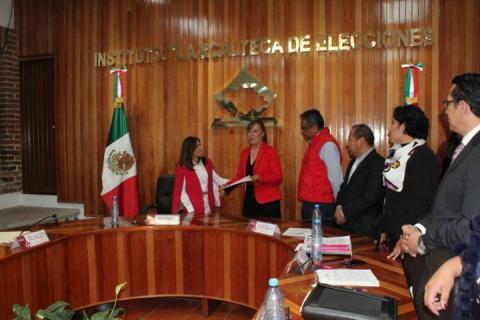Recibe Zonia Montiel constancia como diputada local por el PRI imagen 2