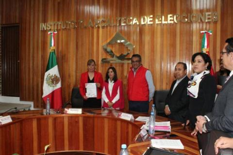 Recibe Zonia Montiel constancia como diputada local por el PRI imagen 4