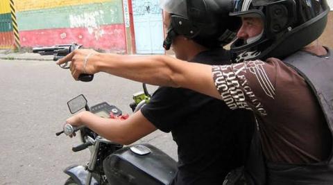 Asalto a mano armada sacude a Chiautempan: ladrones irrumpen en notaría y se llevan 100 mil pesos