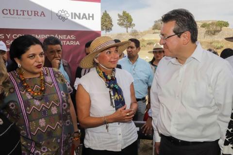 Marco Mena y Olga Sánchez recorren zona arqueológica de Xochitécatl imagen 1
