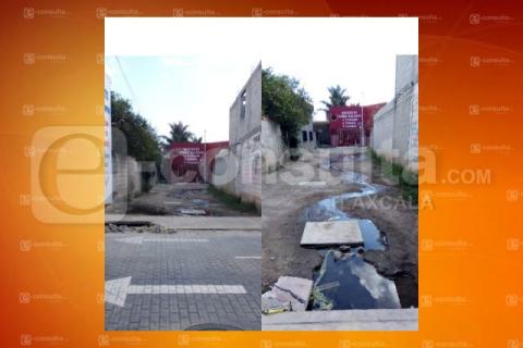 Piden apoyo de las autoridades para reparar una fuga de agua en Teolocholco