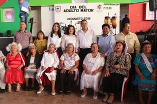 Héctor Domínguez festejó a 1,500 abuelitos chiautempenses imagen 3