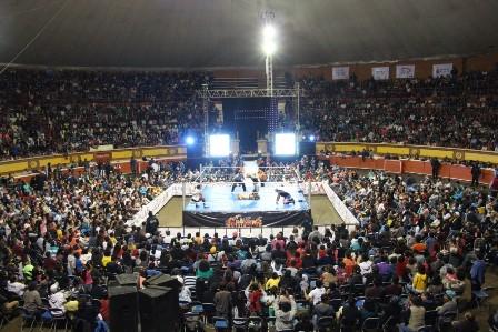 Cientos disfrutaron la función de lucha libre “Triple A” imagen 2