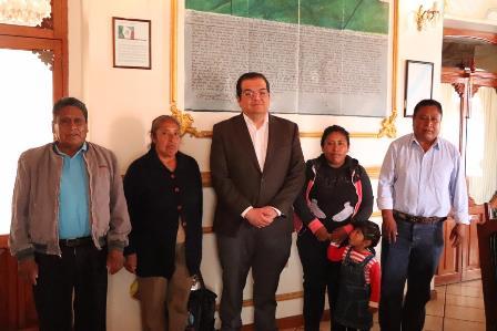 Entrega alcalde de Huamantla apoyos económicos a vecinos de comunidades imagen 2