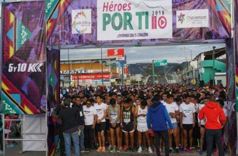 Corren cientos de personas por Chiautempan y Apetatitlán imagen 1