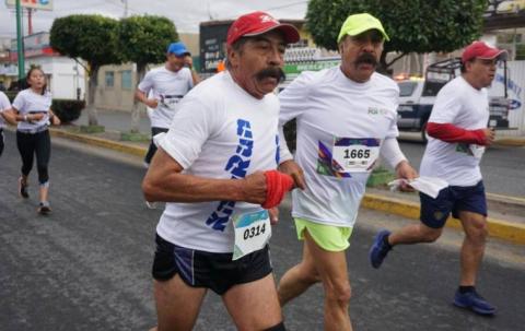 Corren cientos de personas por Chiautempan y Apetatitlán imagen 5