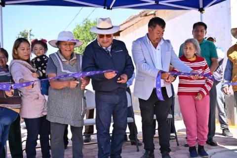Inaugura presidente de Ixtacuixtla pavimentación con adoquín en San Antonio Tizostoc imagen 1