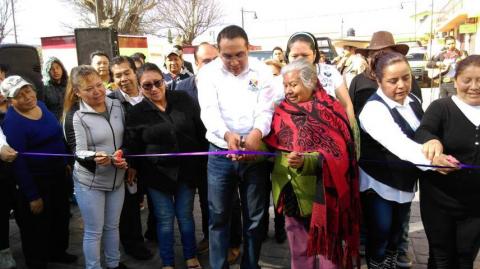 Inaugura alcalde de Ixtenco corredor comercial imagen 3