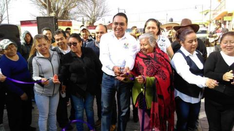 Inaugura alcalde de Ixtenco corredor comercial imagen 2