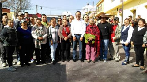 Inaugura alcalde de Ixtenco corredor comercial imagen 1