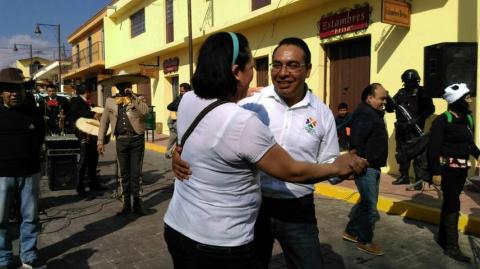 Inaugura alcalde de Ixtenco corredor comercial imagen 5