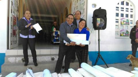 Avanzan en mejora de imagen en Ixtenco, uniforman a comercio informal imagen 7