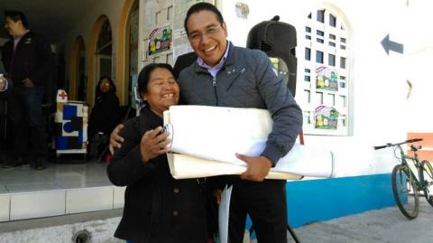 Avanzan en mejora de imagen en Ixtenco, uniforman a comercio informal imagen 8