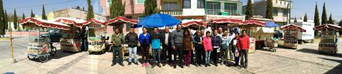 Avanzan en mejora de imagen en Ixtenco, uniforman a comercio informal imagen 1