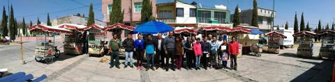 Avanzan en mejora de imagen en Ixtenco, uniforman a comercio informal imagen 2