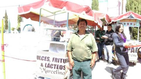 Avanzan en mejora de imagen en Ixtenco, uniforman a comercio informal imagen 3