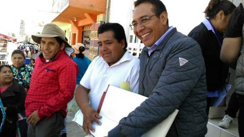 Avanzan en mejora de imagen en Ixtenco, uniforman a comercio informal imagen 5