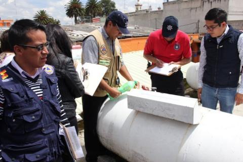 Revisión de tanques estacionarios en el mercado Hidalgo de Santa Ana imagen 1