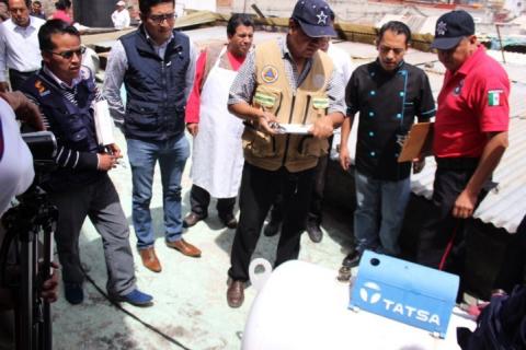 Revisión de tanques estacionarios en el mercado Hidalgo de Santa Ana imagen 2