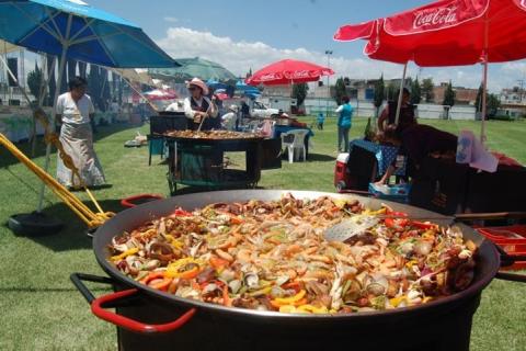 Asisten más de 2 mil personas a festival de las paellas imagen 12