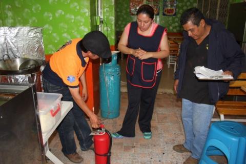 Protección Civil de Chiautempan verifica medidas de seguridad en Comercio Informal imagen 4