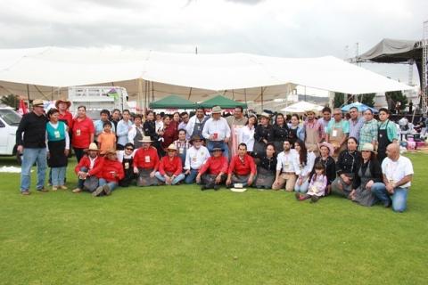 Asisten más de 2 mil personas a festival de las paellas imagen 8