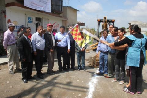 Inician trabajos de drenaje sanitario en Xochieteotla y Muñoztla imagen 1
