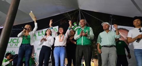 Lucy Arce se impone con miles de simpatizantes y le auguran triunfo en SPM