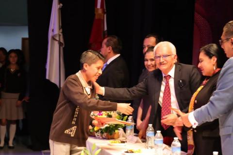 Acompaña ceremonia de clausura de técnica 4, presidente de Chiautempan