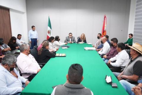 Reciben Diputados a integrantes de la Unificación de Concesionarios del Estado de Tlaxcala A.C. imagen 1