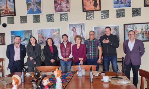 Asiste Marina Aguilar a reunión con aspirantes de Morena al distrito local 4