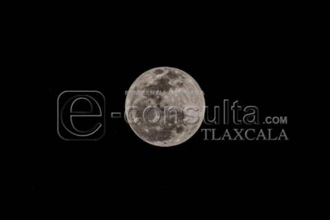 La Luna Rosa ilumina el cielo nocturno de Tlaxcala imagen 2