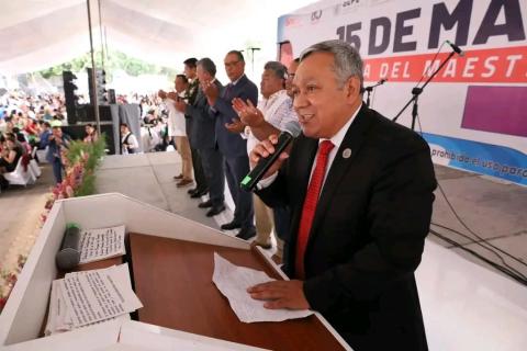 Dejan sin comer a cientos de maestros de la Sección 31 del SNTE en su festejo imagen 3