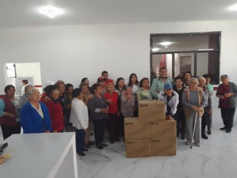 Entrega la Diputada Lorena Ruiz García lámparas a habitantes de Santa Anita Huiloac imagen 2