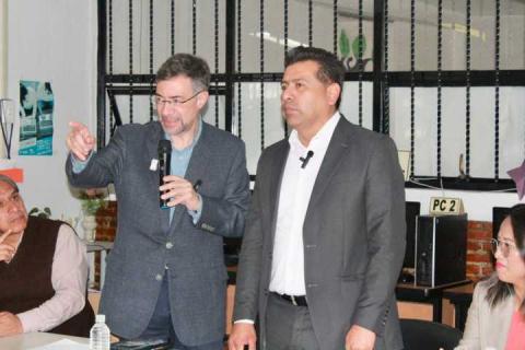 Presentan la novela Hacia el pantano, del escritor mexicano Gerardo Laveaga imagen 1